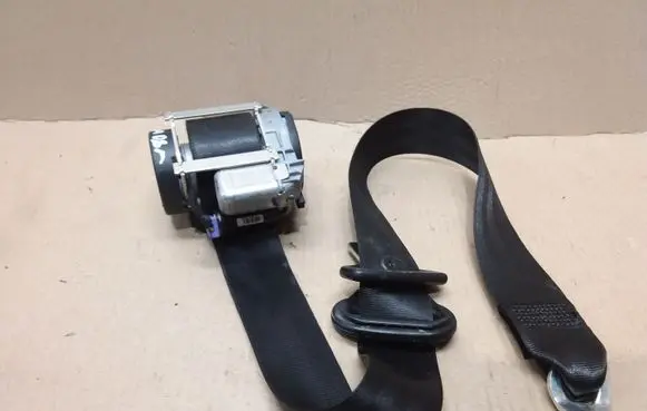 Skoda Octavia Mk2 (1Z) Front seatbelt 1Z0857702B