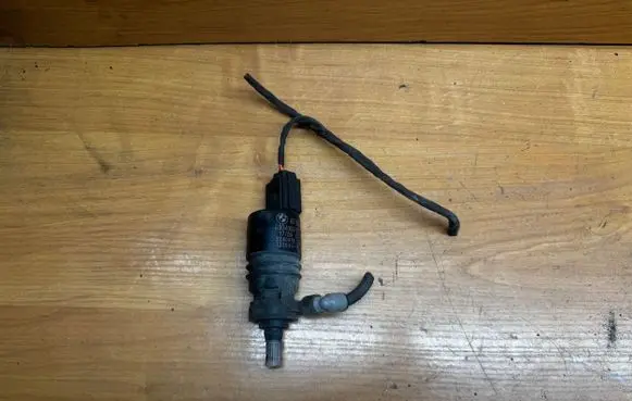 BMW 6 F06 Gran coupe Windscreen/windshield washer pump 6934160 3240479 13264010
