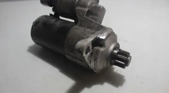 Volkswagen Scirocco Starter motor 02E911023J