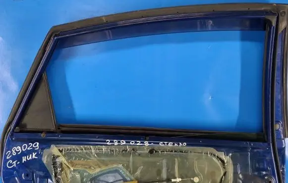 Toyota Prius (XW30) Front windscreen/windshield window 6810447051