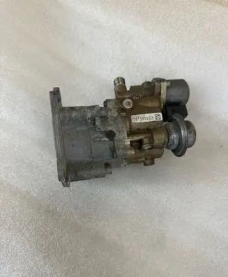 BMW 3 E90 E91 Fuel injection high pressure pump 7613933