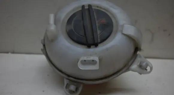 Audi A3 S3 8V Coolant expansion tank/reservoir 8V0121407 5Q0121407