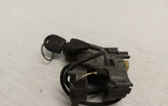 Volkswagen Golf III Ignition lock 357905851D KLS92 VWLK101