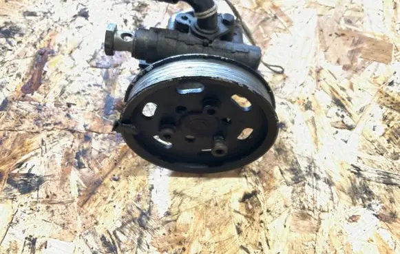 Volkswagen PASSAT B5.5 Power steering pump 8E0145