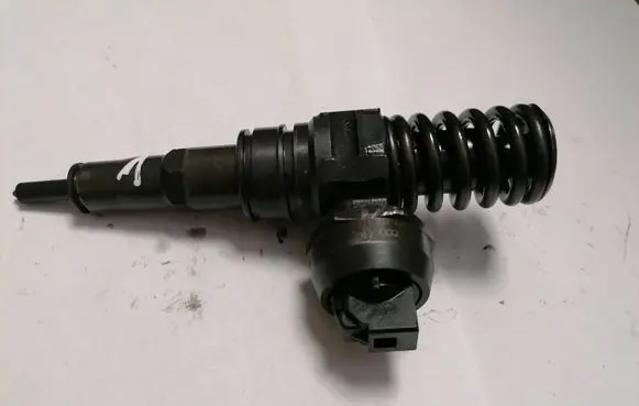Volkswagen Golf IV Fuel injector 038130073AG 0414720215
