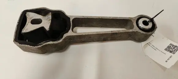 Volvo V60 Engine mount bracket