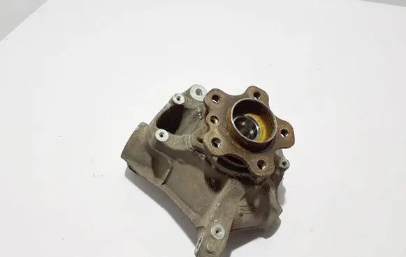 BMW X4 G02 Front wheel hub 6882597