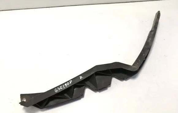 Skoda Octavia Mk2 (1Z) Front bumper mounting bracket 1Z0807184