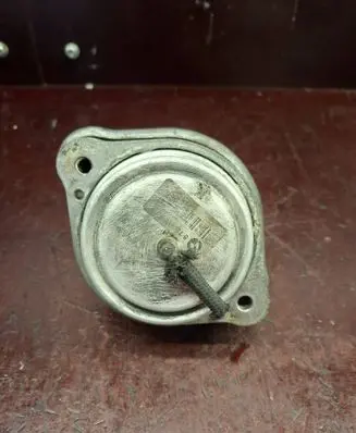 Engine mount bracket
