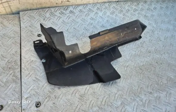 Chrysler 300 - 300C Intercooler air guide/duct channel 04806236AE