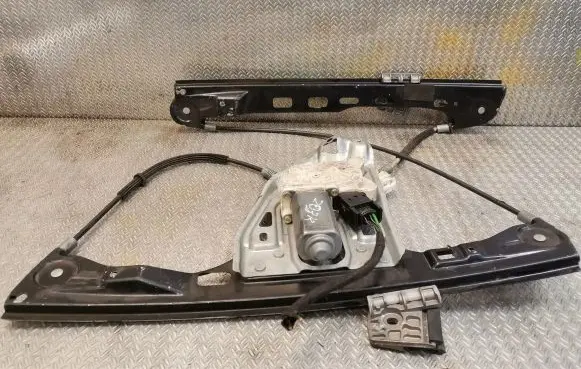 Mercedes-Benz C W203 Front door electric window regulator 2037202946