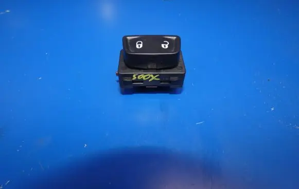 Fiat 500X Central locking switch button 30170846 1765
