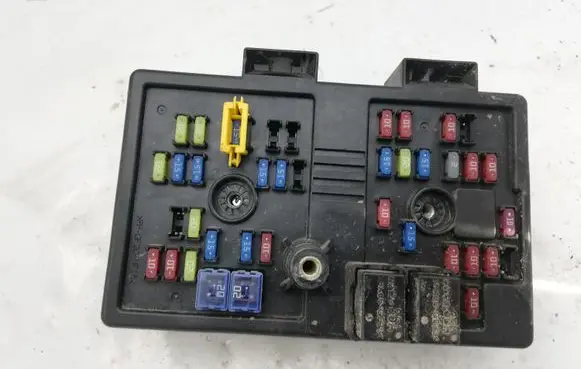 Chevrolet Captiva Fuse module 96821082