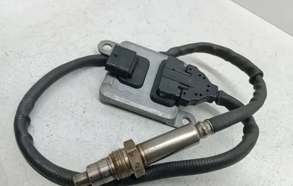 Mercedes-Benz C W205 Lambda probe sensor A0009051512 0009051512