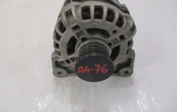 Dacia Sandero Generator/alternator 231008593R