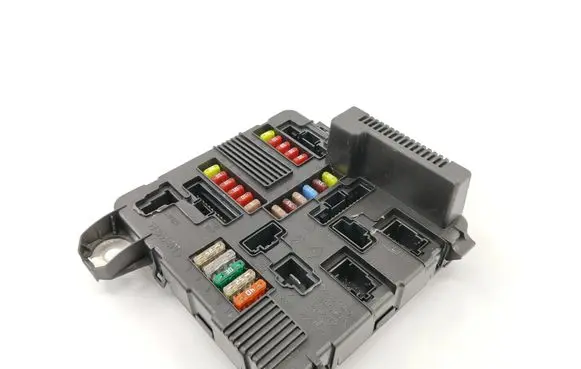 Renault Megane II Fuse module 8200306033C S118399300L