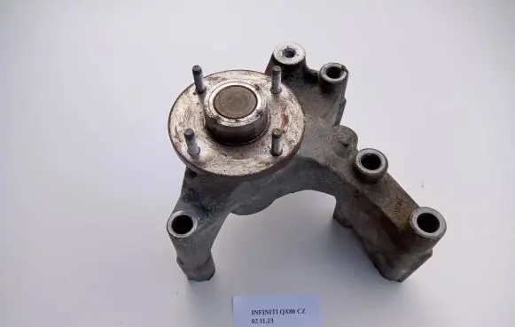 Infiniti QX80 Engine mounting bracket