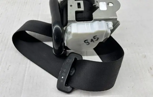 BMW 8 G14 Rear seatbelt