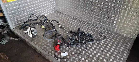 Jeep Grand Cherokee Engine installation wiring loom
