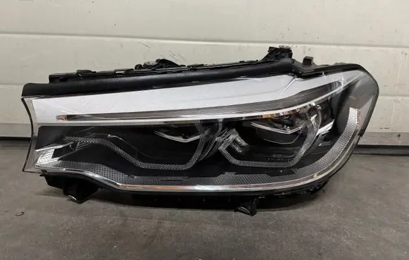 BMW 5 G30 G31 G38 Headlight/headlamp 8499121