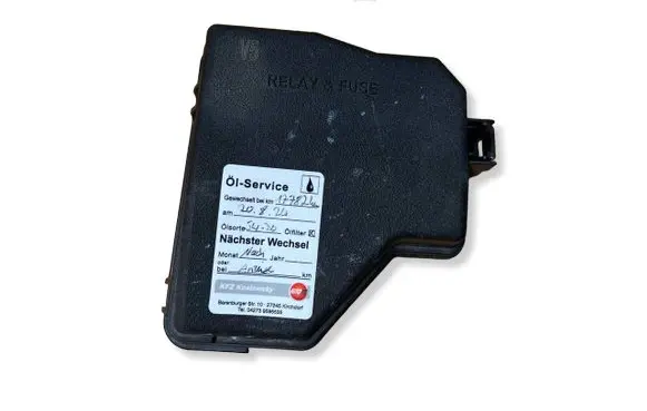 Toyota Yaris Fuse box cover 826620D100