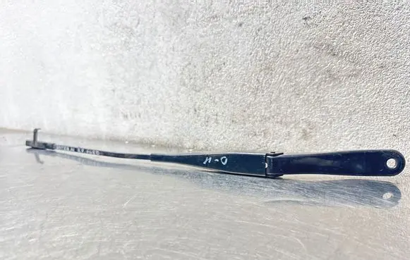 Opel Astra H Front wiper blade arm 13111220