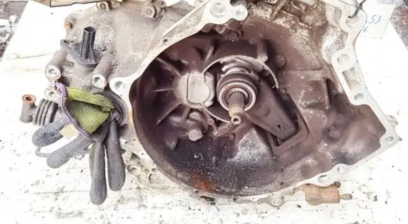 Manual 5 speed gearbox
