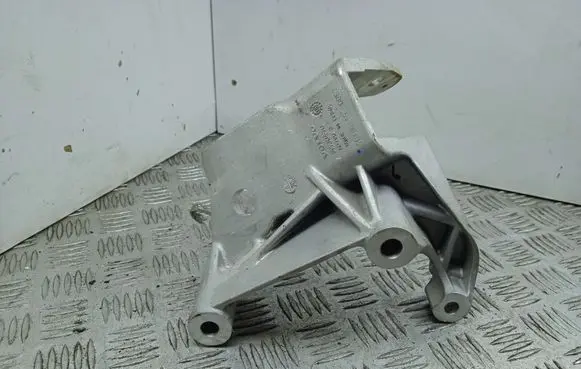 Volvo XC60 Engine mounting bracket 31430470