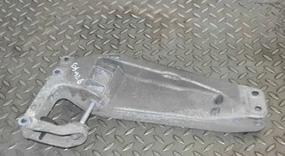 Gearbox mounting bracket