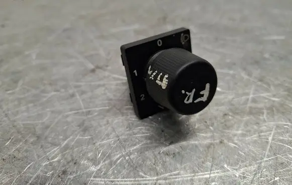 Opel Frontera A Headlight level height control switch 91145061