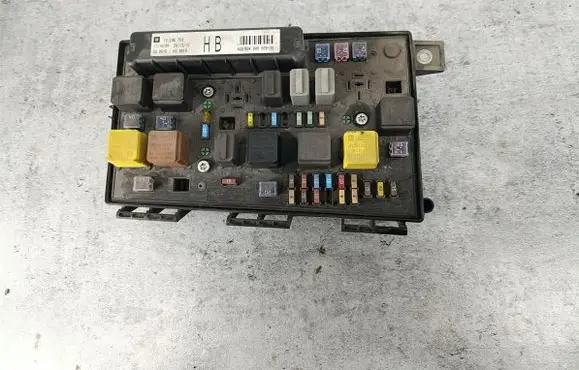 Opel Zafira B Fuse box set 13206754