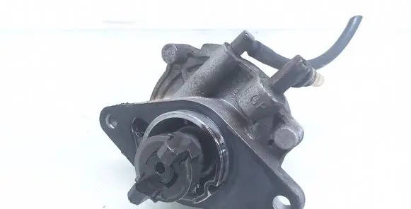 Opel Astra H Vacuum pump