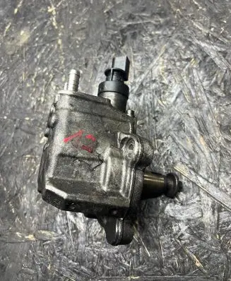 BMW 3 E90 E91 Fuel injection high pressure pump 7797874 0445010506