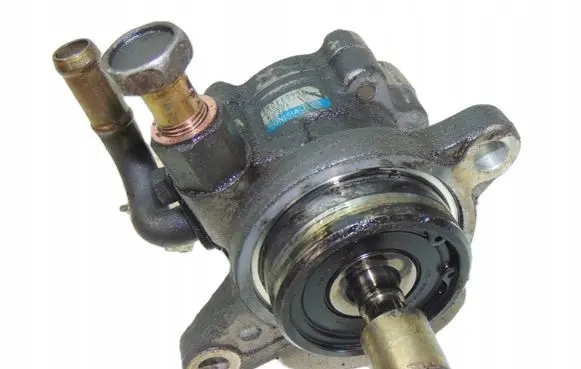 Nissan Almera N16 Power steering pump 5M321