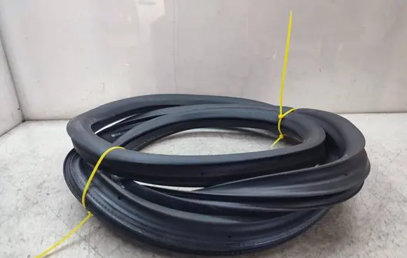Peugeot 508 II Rear door rubber seal (on body) 9813388380