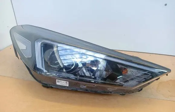 Hyundai Tucson TL Headlight/headlamp D792111A20