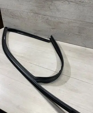 BMW X6 G06 Rubber seal front door (on door) 7437772