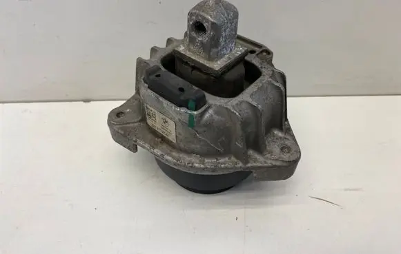 BMW 5 F10 F11 Engine mount bracket 6777371 22116777371