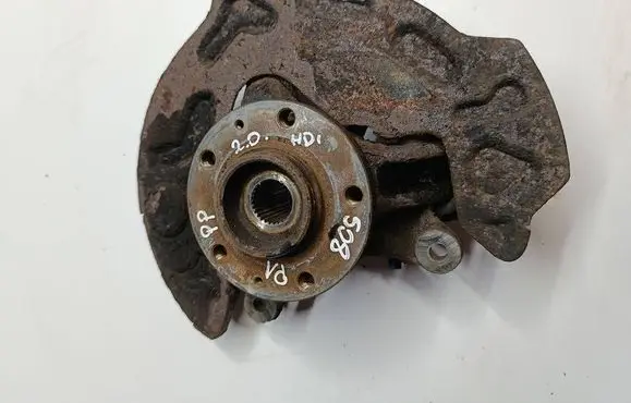 Front wheel hub spindle knuckle