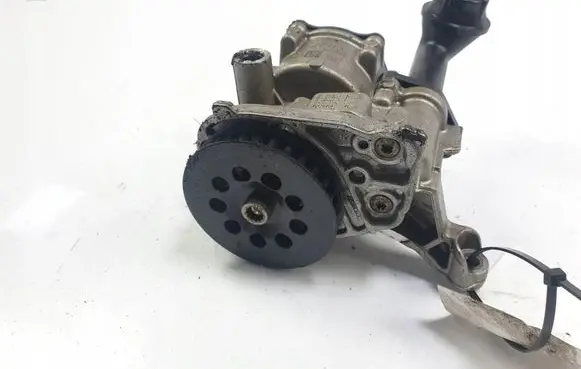 Volkswagen PASSAT B8 Oil pump 04L145208K