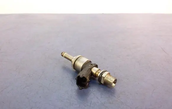 Porsche Panamera (970) Fuel injector 94811012833