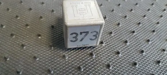 Volkswagen PASSAT B5.5 Other relay 8D0951253A V23134-B52-X301