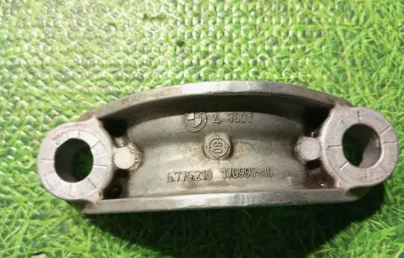 BMW 7 F01 F02 F03 F04 Sway bar bush bracket, front 6776210