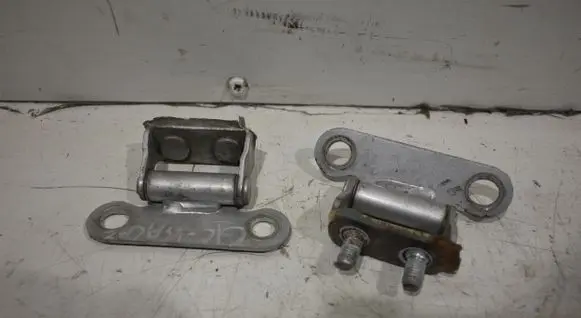 Toyota Verso Tailgate/trunk/boot hinge