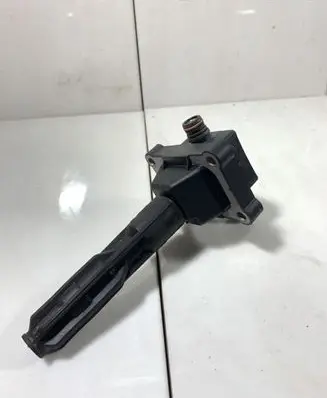Mercedes-Benz Vito Viano W638 High voltage ignition coil 0221506002
