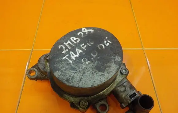 Renault Trafic II (X83) Vacuum pump 