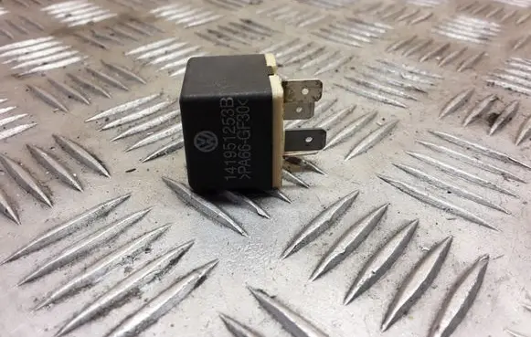 Volkswagen PASSAT B5.5 Other relay 141951253B PA66GF30