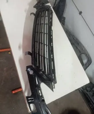 Peugeot 308 Front bumper upper radiator grill 