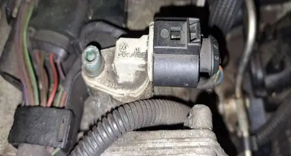 Volkswagen Jetta V Camshaft position sensor 030907601D