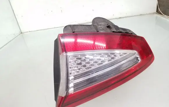 Tailgate rear/tail lights